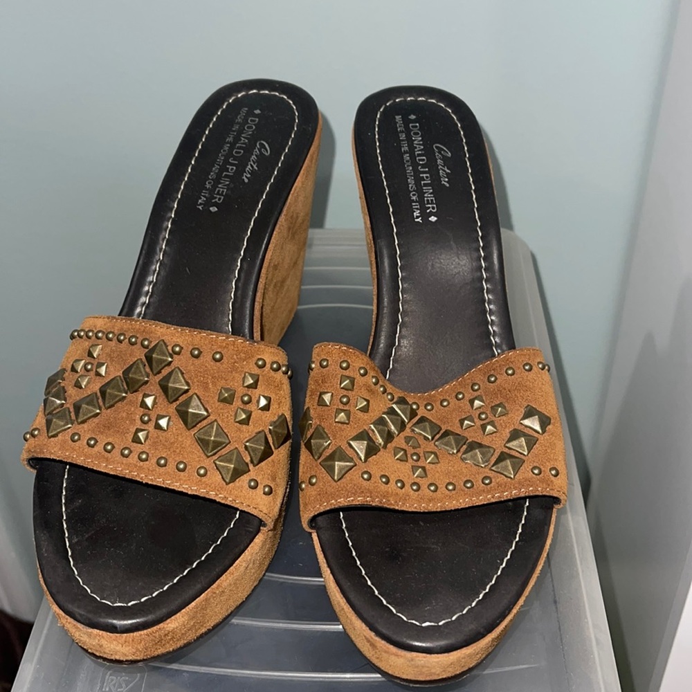 Donald J. Pliner wedge